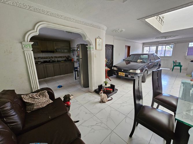 Casa de 8 alcobas en venta en La Salle, Bucaramanga, 149 m² · foto 2 de 2