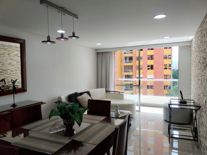 Apartamento de 2 alcobas en arriendo en El Poblado, Medellín, 70 m² · foto 2 de 18