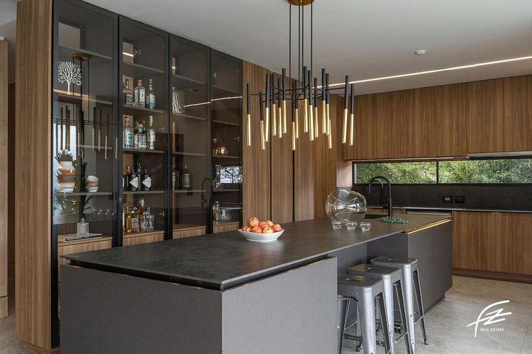 Casa de 8 alcobas en venta en El Tesoro, Medellín, 844 m² · foto 2 de 23