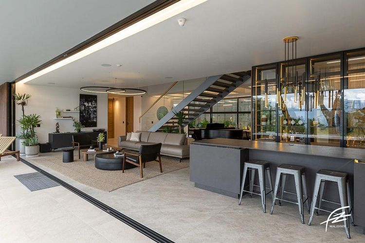 Casa de 8 alcobas en venta en El Tesoro, Medellín, 844 m² · foto 3 de 23