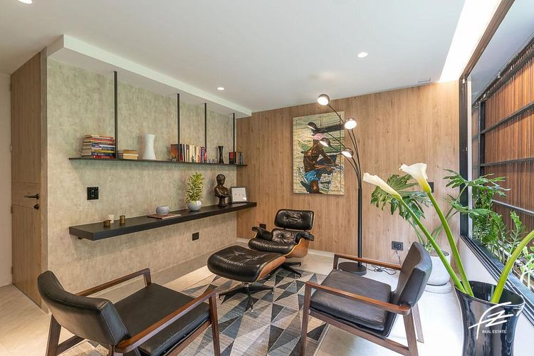 Casa de 8 alcobas en venta en El Tesoro, Medellín, 844 m² · foto 16 de 23