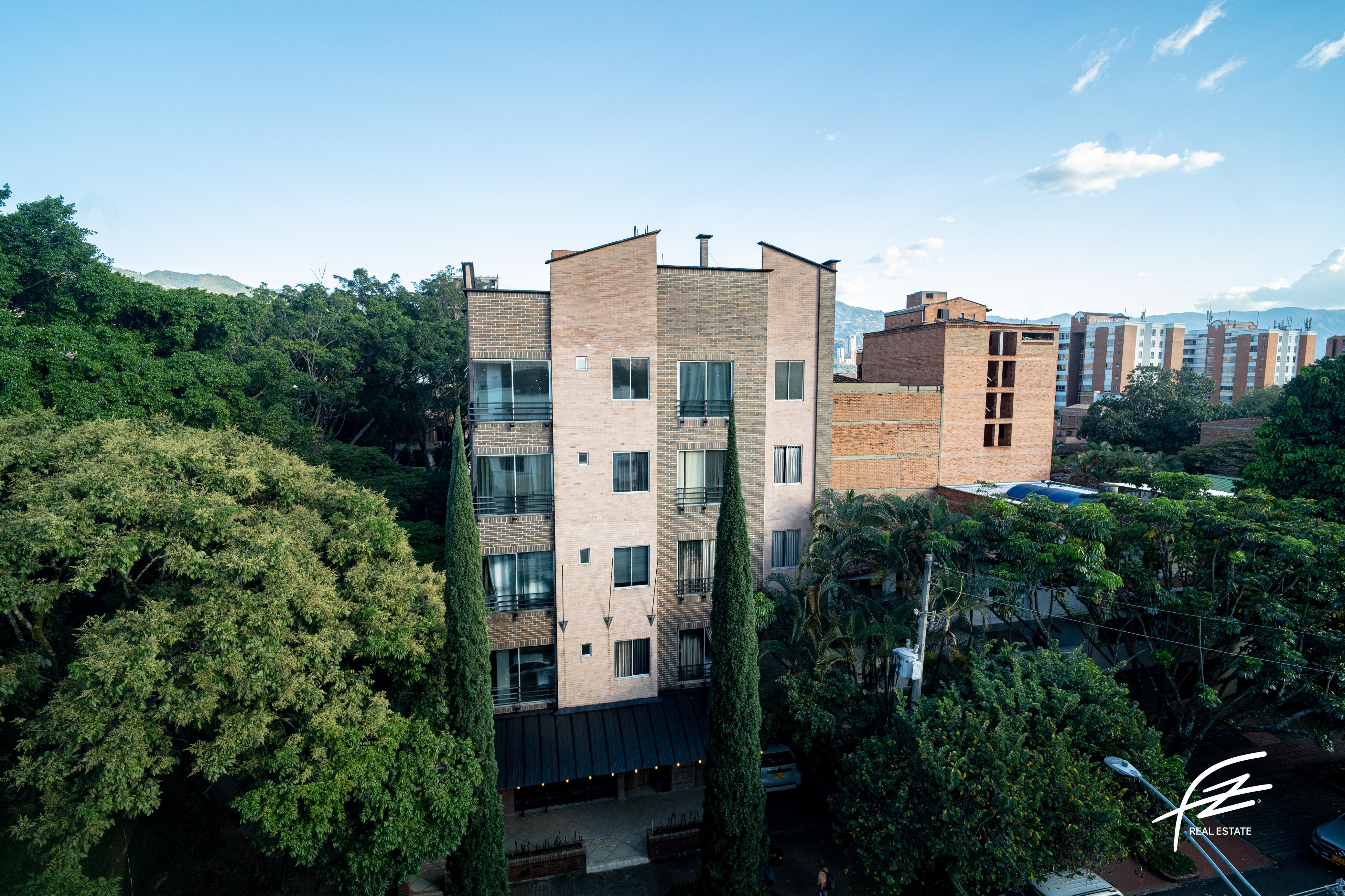 -1BR Building in Laureles for Sale