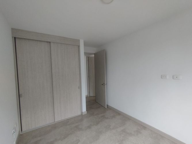 Apartamento de 2 alcobas en venta en Pinares, Pereira, 65 m² · foto 7 de 11