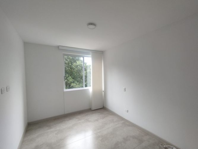 Apartamento de 2 alcobas en venta en Pinares, Pereira, 65 m² · foto 8 de 11