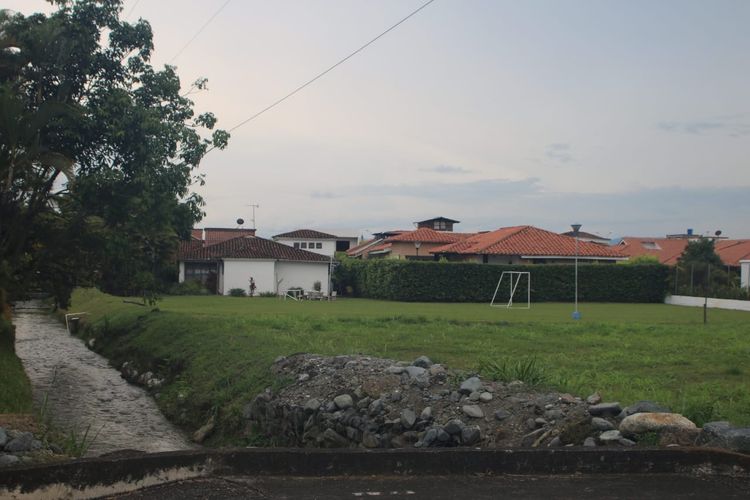 Lote en venta en San Pedro, Cali, 1050 m² · foto 2 de 2