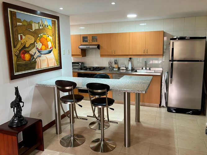 Apartamento de 2 alcobas en arriendo en El Poblado, Medellín, 74 m² · foto 3 de 12