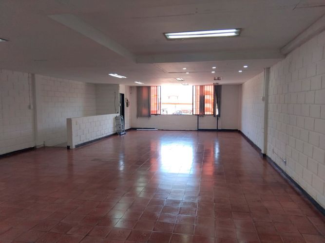 Bodega en arriendo en Guayabal, Medellín, 150 m² · foto 2 de 10