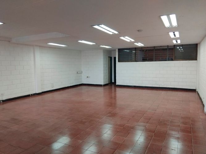 Bodega en arriendo en Guayabal, Medellín, 150 m² · foto 4 de 10