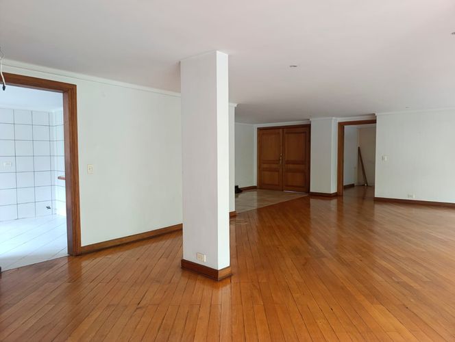 Apartamento de 4 alcobas en arriendo en El Poblado, Medellín, 257 m² · foto 2 de 19