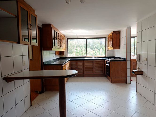 Apartamento de 4 alcobas en arriendo en El Poblado, Medellín, 257 m² · foto 6 de 19