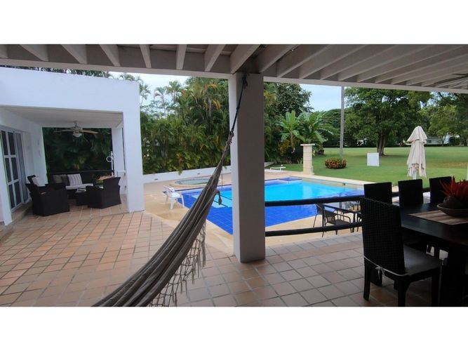 Casa de 4 alcobas en venta en Bosques De Peñalisa, Girardot, 381 m² · foto 2 de 14
