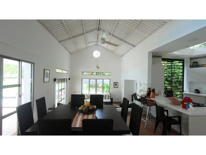 Casa de 4 alcobas en venta en Bosques De Peñalisa, Girardot, 381 m² · foto 4 de 14