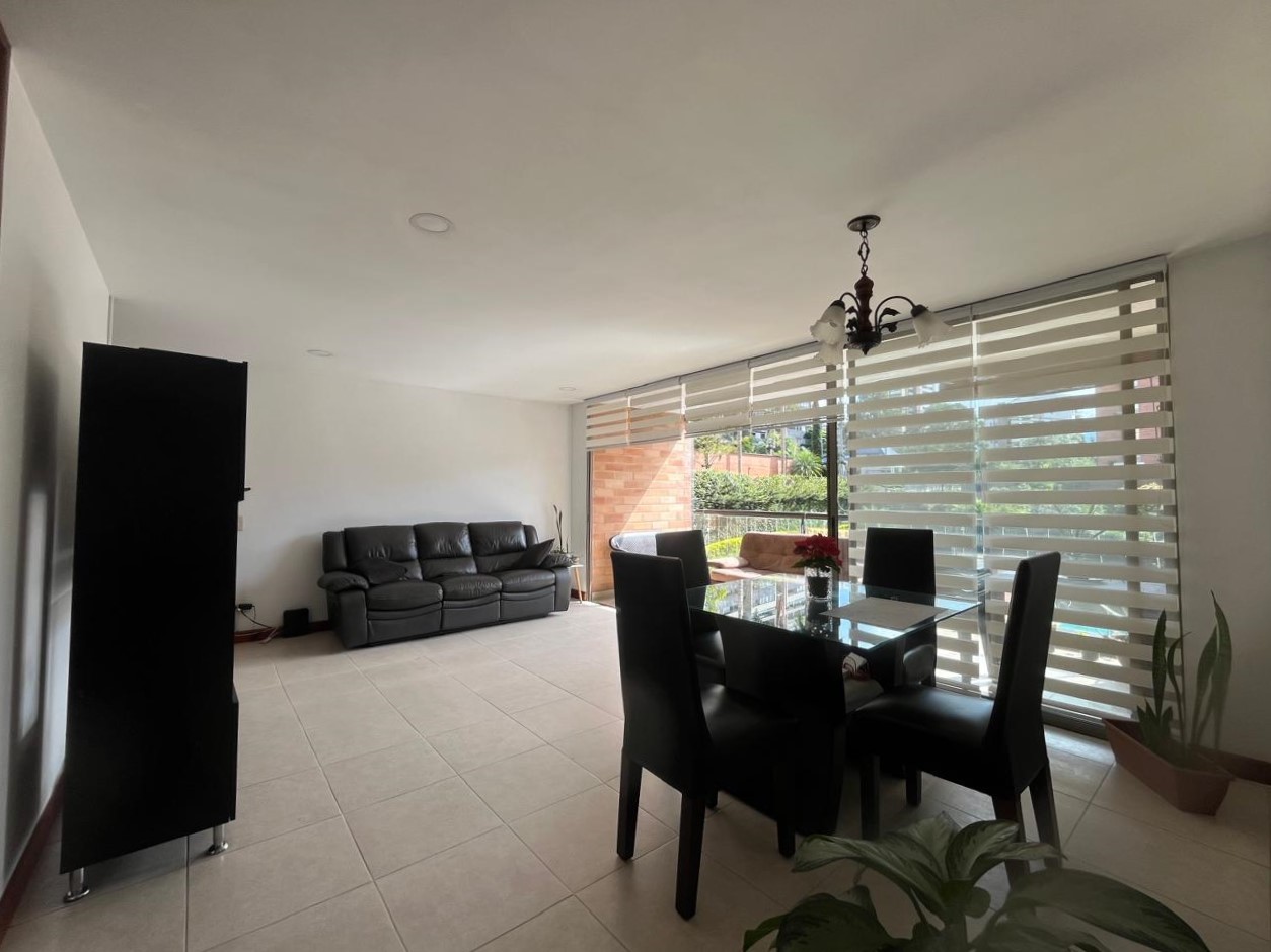Apartamento en venta en El Poblado, Medellín · foto 2 de 17