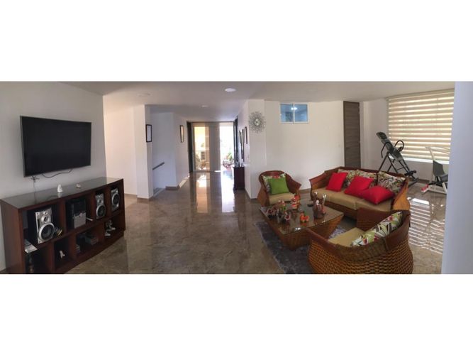 Casa de 3 alcobas en venta en Urbanizacion Portales De Navarra, Bucaramanga, 760 m² · foto 3 de 5
