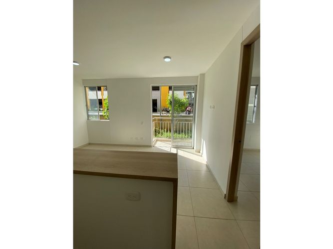 Apartamento de 3 alcobas en venta en Prados De Cataluña, Girón, 56 m² · foto 2 de 18