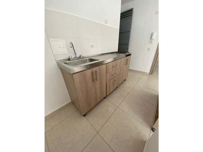 Apartamento de 3 alcobas en venta en Prados De Cataluña, Girón, 56 m² · foto 4 de 18