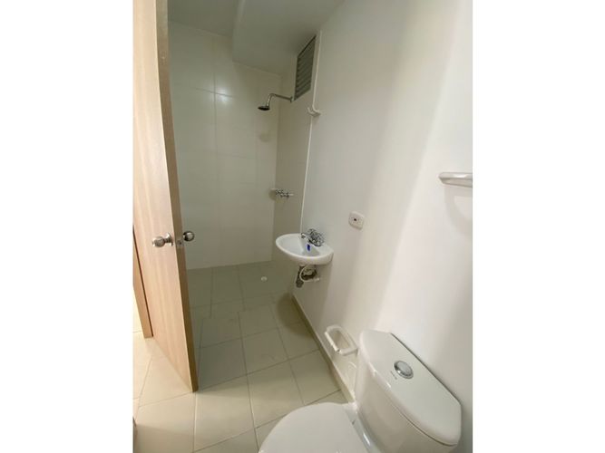 Apartamento de 3 alcobas en venta en Prados De Cataluña, Girón, 56 m² · foto 6 de 18