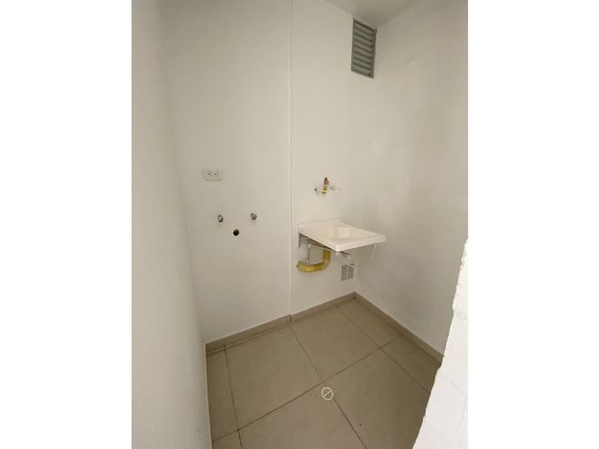 Apartamento de 3 alcobas en venta en Prados De Cataluña, Girón, 56 m² · foto 8 de 18