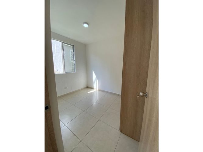Apartamento de 3 alcobas en venta en Prados De Cataluña, Girón, 56 m² · foto 10 de 18