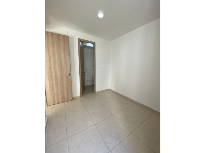 Apartamento de 3 alcobas en venta en Prados De Cataluña, Girón, 56 m² · foto 11 de 18