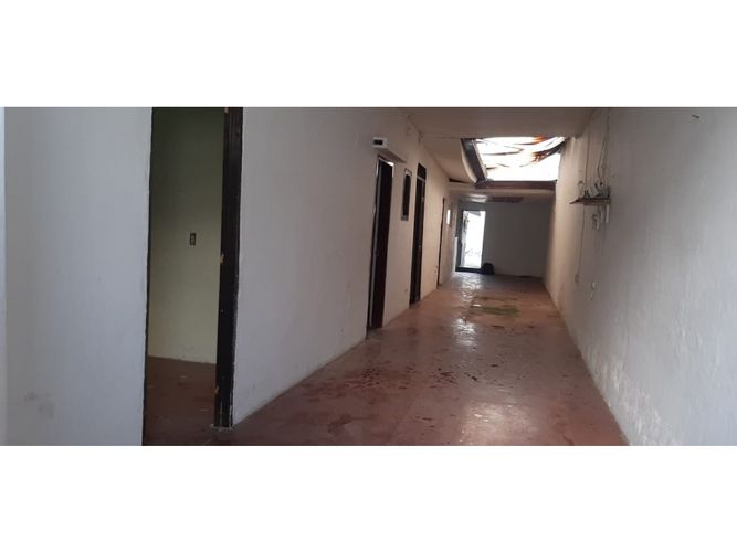 Casa de 5 alcobas en venta en Comuneros, Bucaramanga, 209 m² · foto 2 de 5