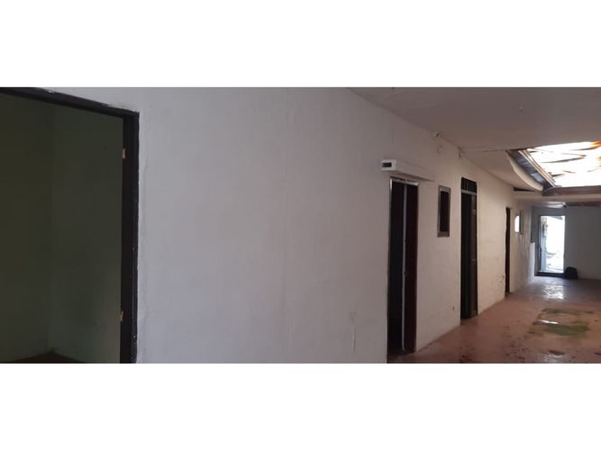 Casa de 5 alcobas en venta en Comuneros, Bucaramanga, 209 m² · foto 3 de 5