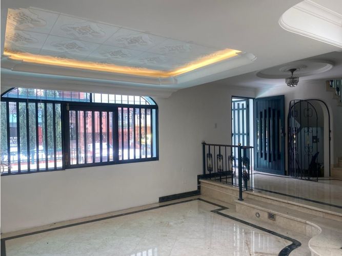 Casa de 4 alcobas en venta en Conquistadores, Medellín, 476 m² · foto 2 de 24