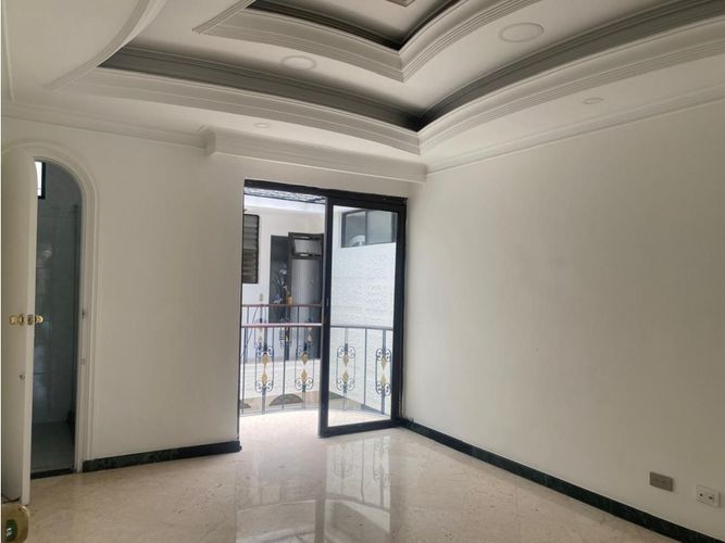 Casa de 4 alcobas en venta en Conquistadores, Medellín, 476 m² · foto 5 de 24