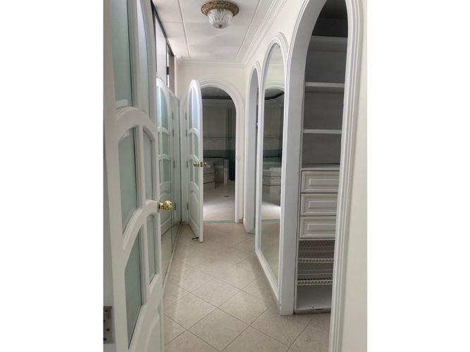Casa de 4 alcobas en venta en Conquistadores, Medellín, 476 m² · foto 8 de 24