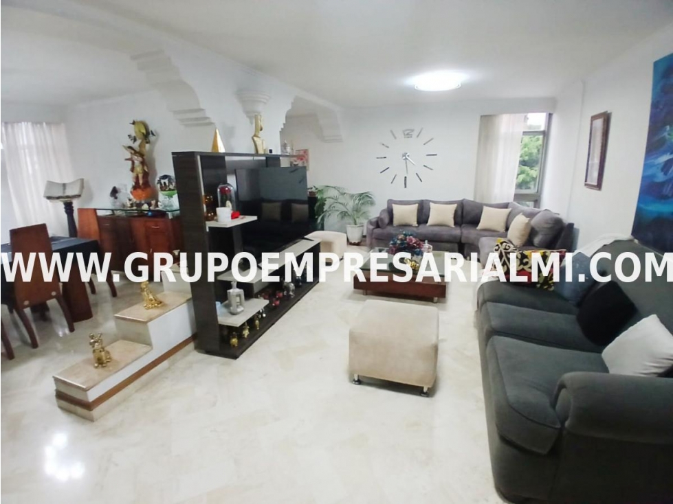 Apartment for sale in La candelaria, Medellín 2