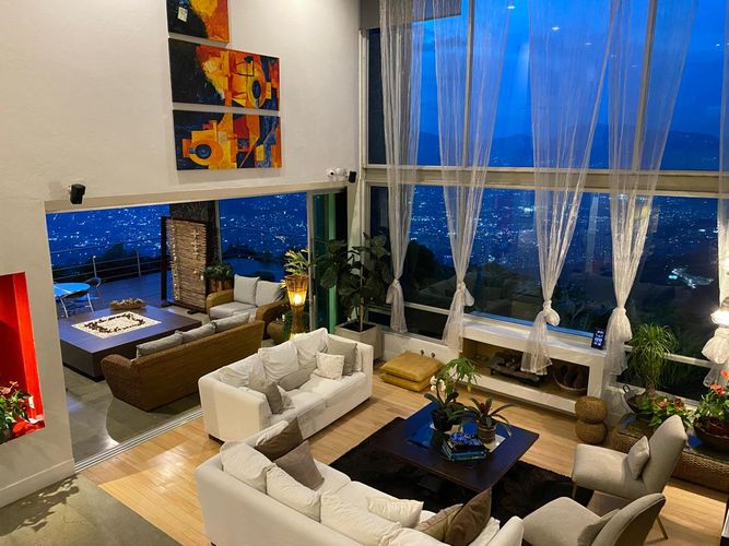 Casa de 3 alcobas en venta en Loma Del Chocho, Envigado, 500 m² · foto 3 de 15