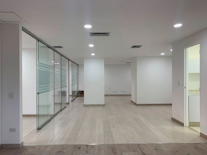 Oficina en arriendo en El Poblado, Medellín, 100 m² · foto 3 de 12