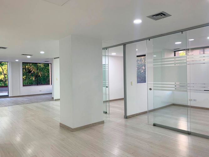 Oficina en arriendo en El Poblado, Medellín, 100 m² · foto 7 de 12