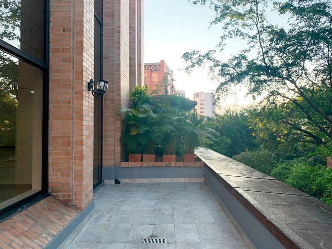 Oficina en arriendo en El Poblado, Medellín, 100 m² · foto 11 de 12