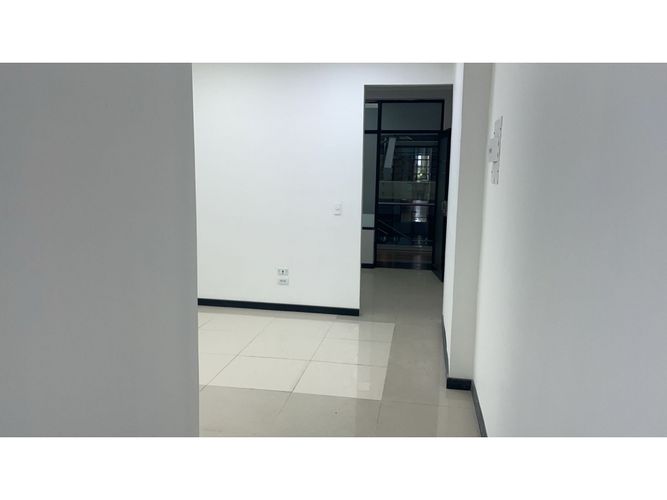 Local en arriendo en Milla De Oro, Medellín, 46 m² · foto 3 de 8