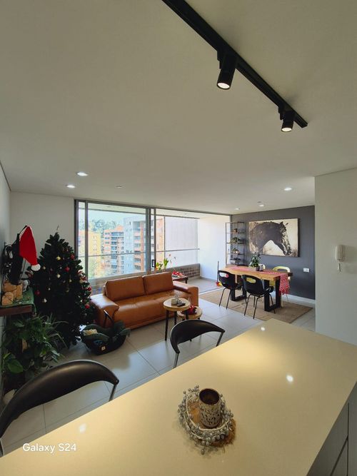 Apartamento en venta en Loma Del Chocho, Envigado · foto 2 de 12