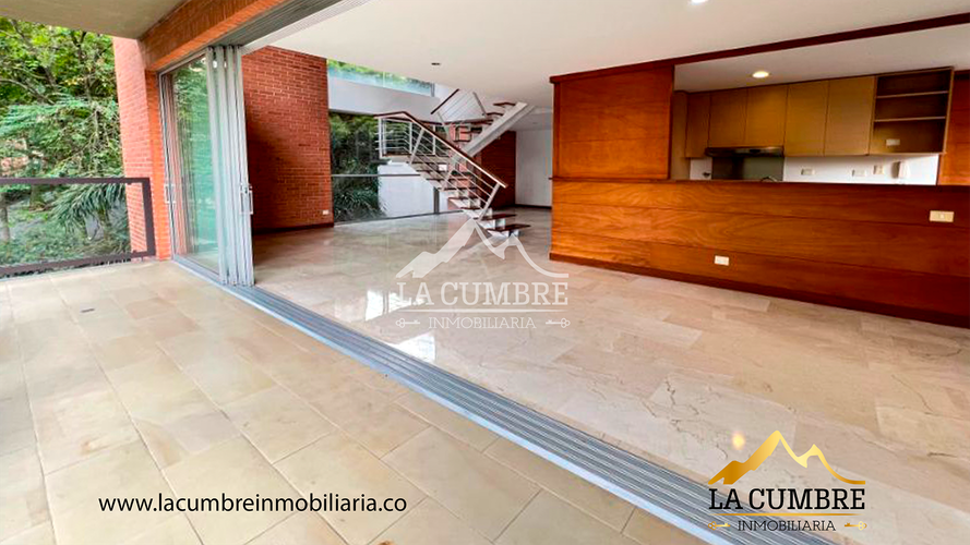 Apartamento de 3 alcobas en arriendo en El Poblado, Medellín, 208 m² · foto 3 de 13