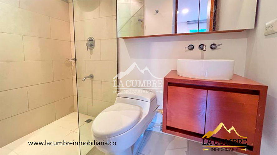 Apartamento de 3 alcobas en arriendo en El Poblado, Medellín, 208 m² · foto 11 de 13