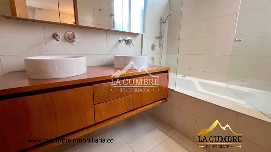 Apartamento de 3 alcobas en arriendo en El Poblado, Medellín, 208 m² · foto 13 de 13