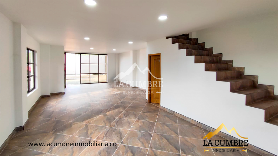 Casa de 5 alcobas en venta en Loma Del Escobero, Envigado, 350 m² · foto 3 de 17
