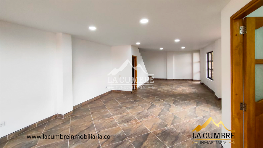 Casa de 5 alcobas en venta en Loma Del Escobero, Envigado, 350 m² · foto 4 de 17