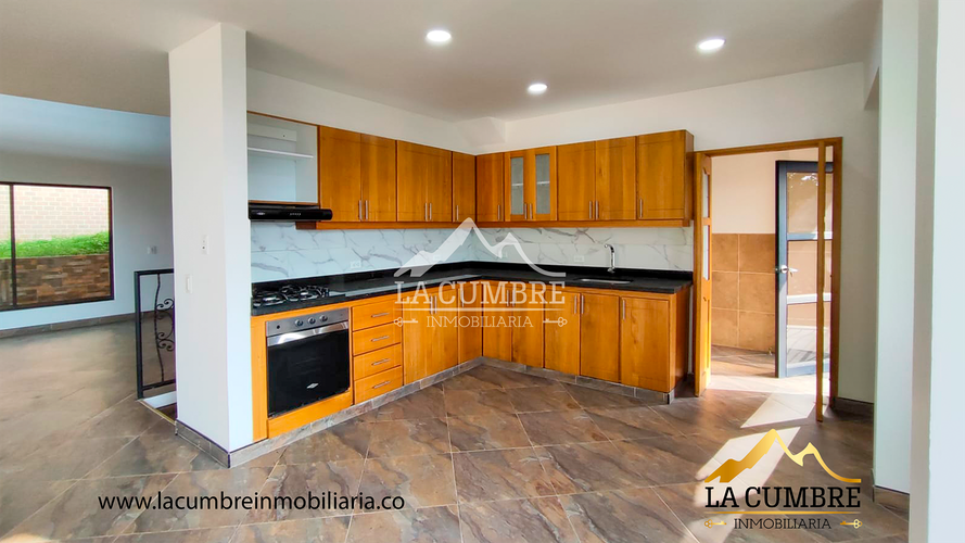 Casa de 5 alcobas en venta en Loma Del Escobero, Envigado, 350 m² · foto 6 de 17