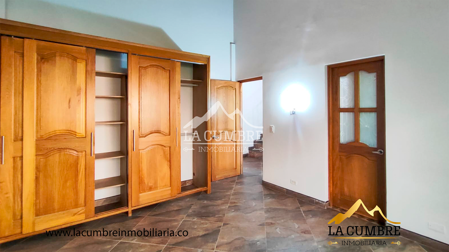 Casa de 5 alcobas en venta en Loma Del Escobero, Envigado, 350 m² · foto 9 de 17