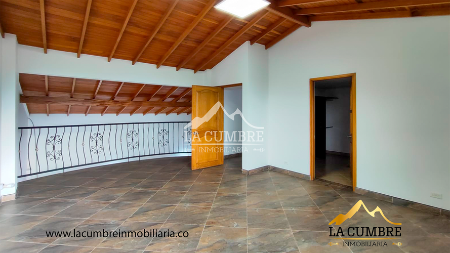 Casa de 5 alcobas en venta en Loma Del Escobero, Envigado, 350 m² · foto 11 de 17
