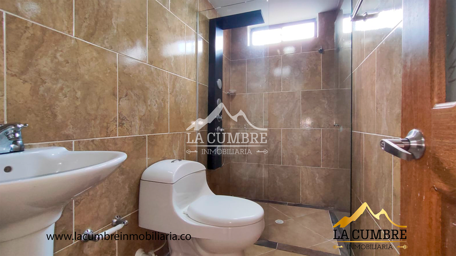 Casa de 5 alcobas en venta en Loma Del Escobero, Envigado, 350 m² · foto 13 de 17