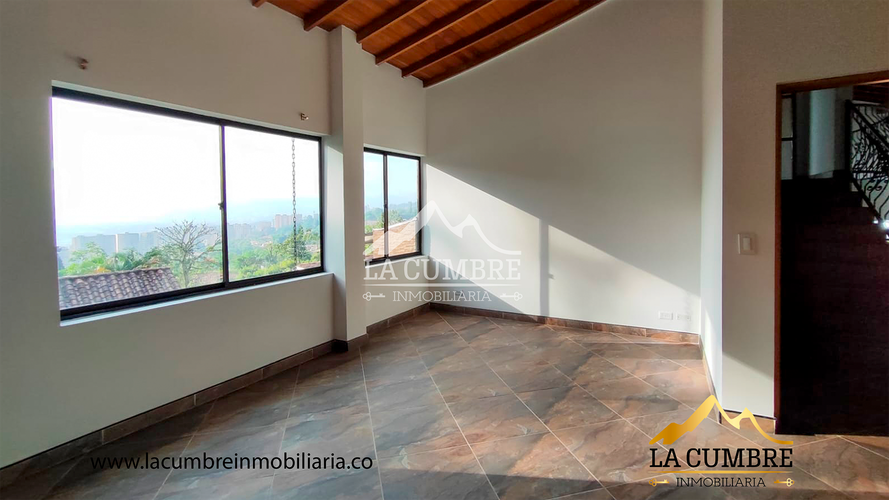 Casa de 5 alcobas en venta en Loma Del Escobero, Envigado, 350 m² · foto 14 de 17