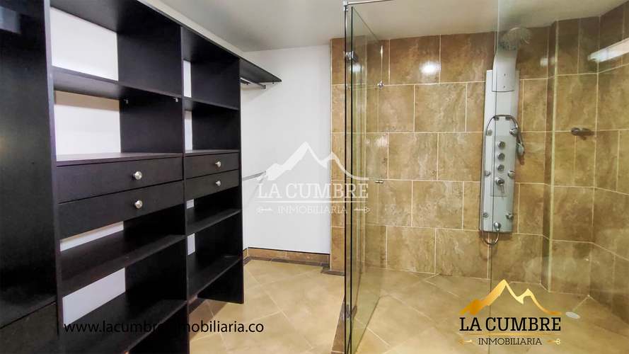 Casa de 5 alcobas en venta en Loma Del Escobero, Envigado, 350 m² · foto 16 de 17