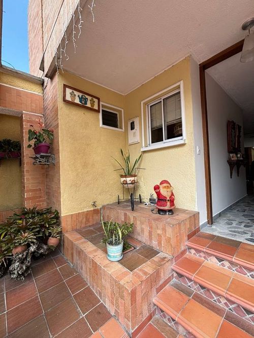 Casa de 5 alcobas en venta en Cabecera Del Llano, Bucaramanga, 240 m² · foto 2 de 14