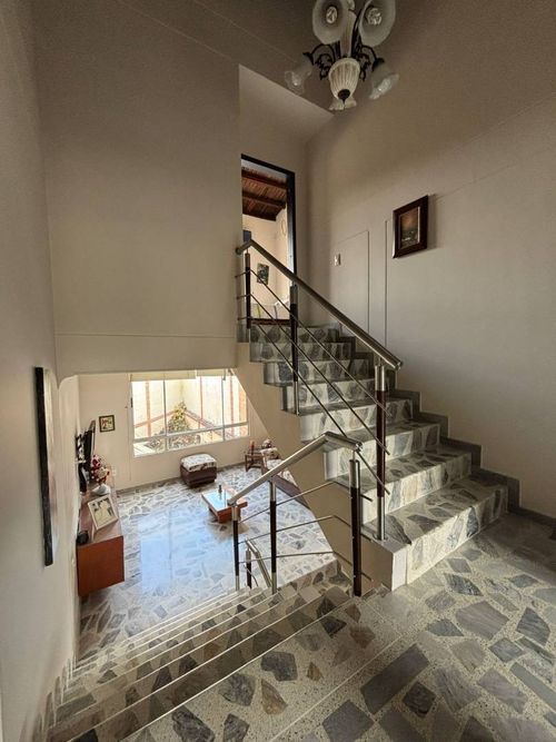 Casa de 5 alcobas en venta en Cabecera Del Llano, Bucaramanga, 240 m² · foto 5 de 14