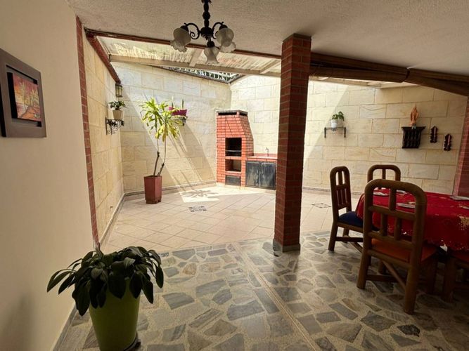 Casa de 5 alcobas en venta en Cabecera Del Llano, Bucaramanga, 240 m² · foto 10 de 14